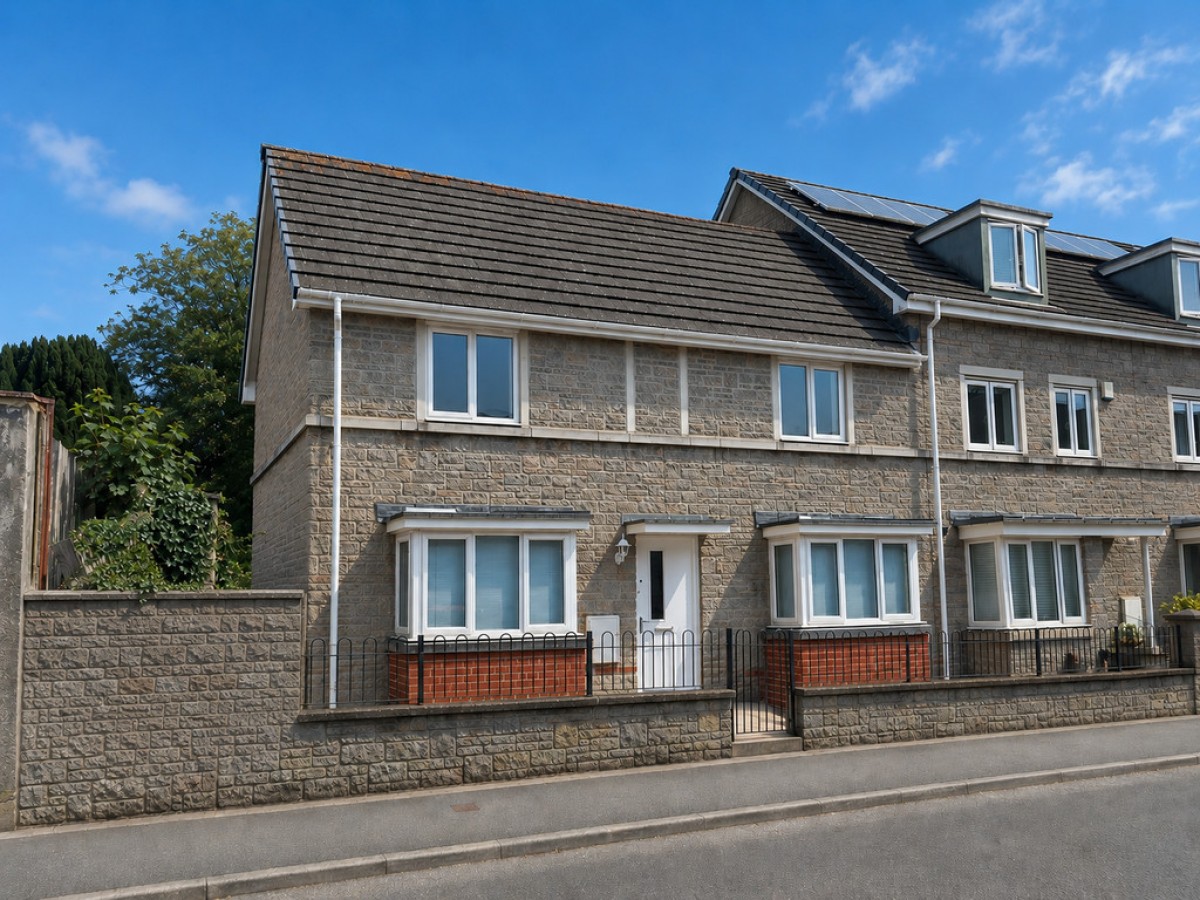 Market Road, Plympton