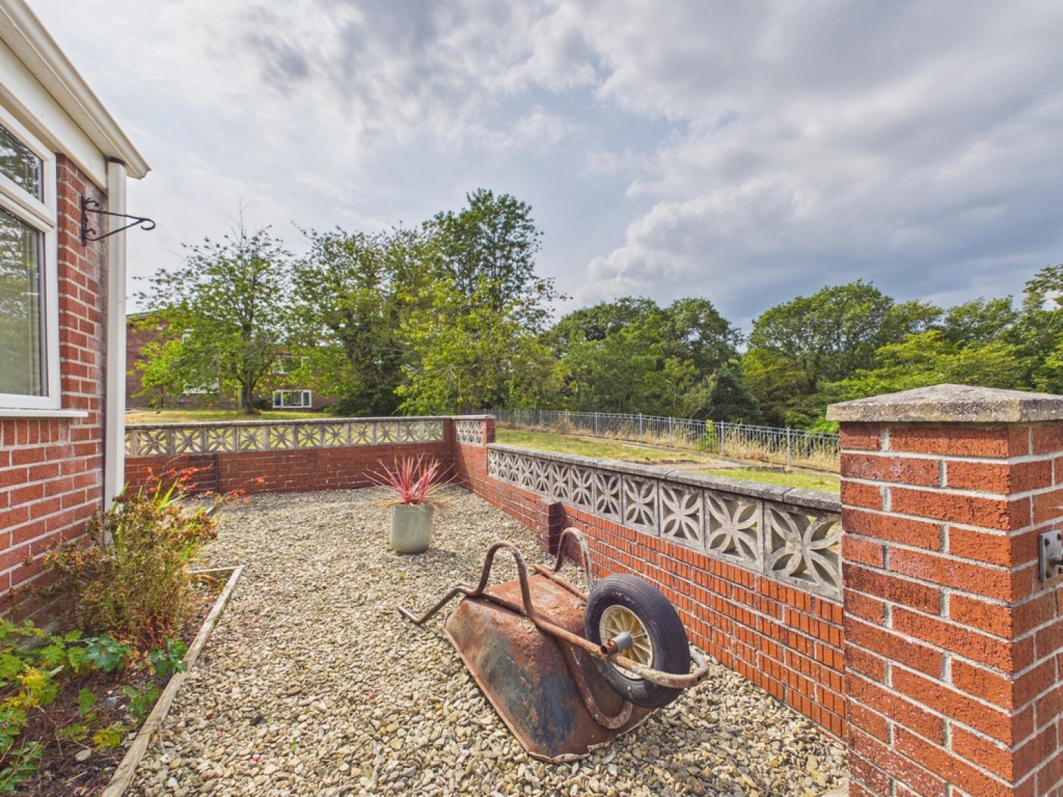 2 bedroom House for Sale Budshead Road, Whitleigh, Plymouth