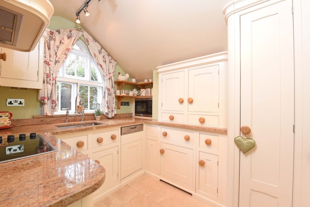 Lower Basildon - 5 mins drive Pangbourne &amp; Goring