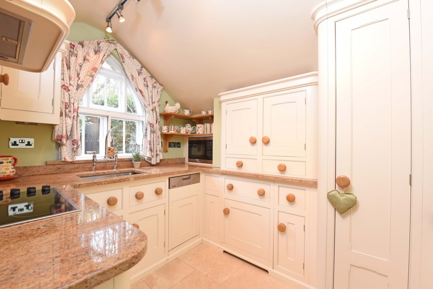 2 bedroom House for Letting Lower Basildon - 5 mins drive Pangbourne &amp; Goring