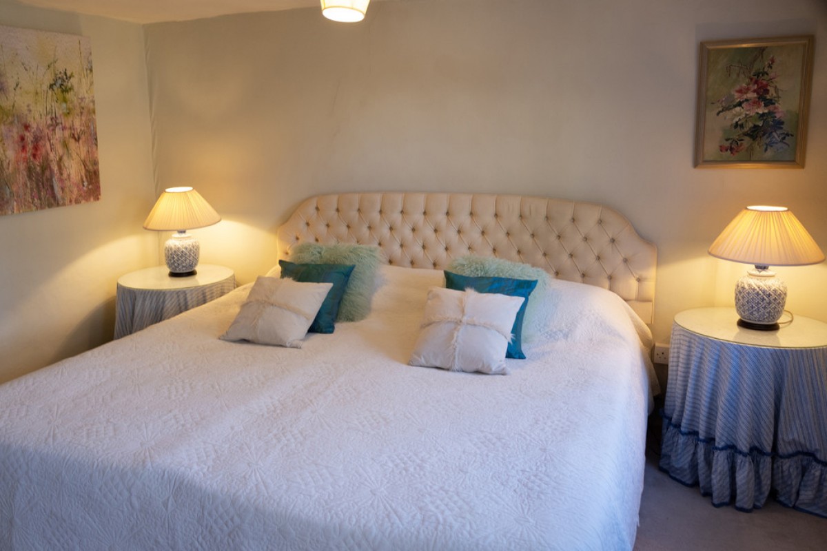 Lower Basildon - 5 mins drive Pangbourne &amp; Goring