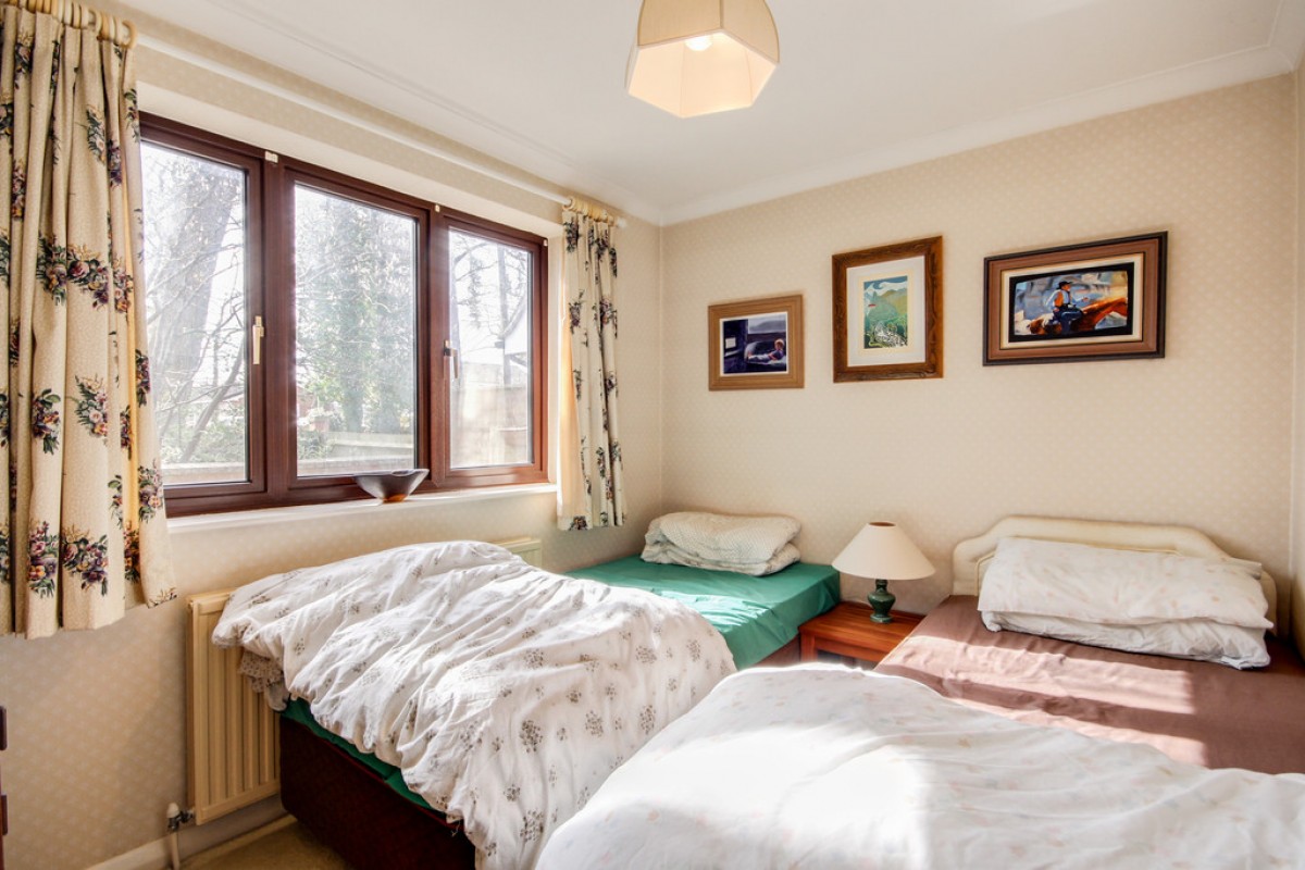 Finchampstead Road, Finchampstead