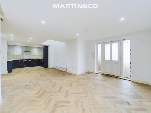 Oakingham Court, 18 Heath Hill Road North