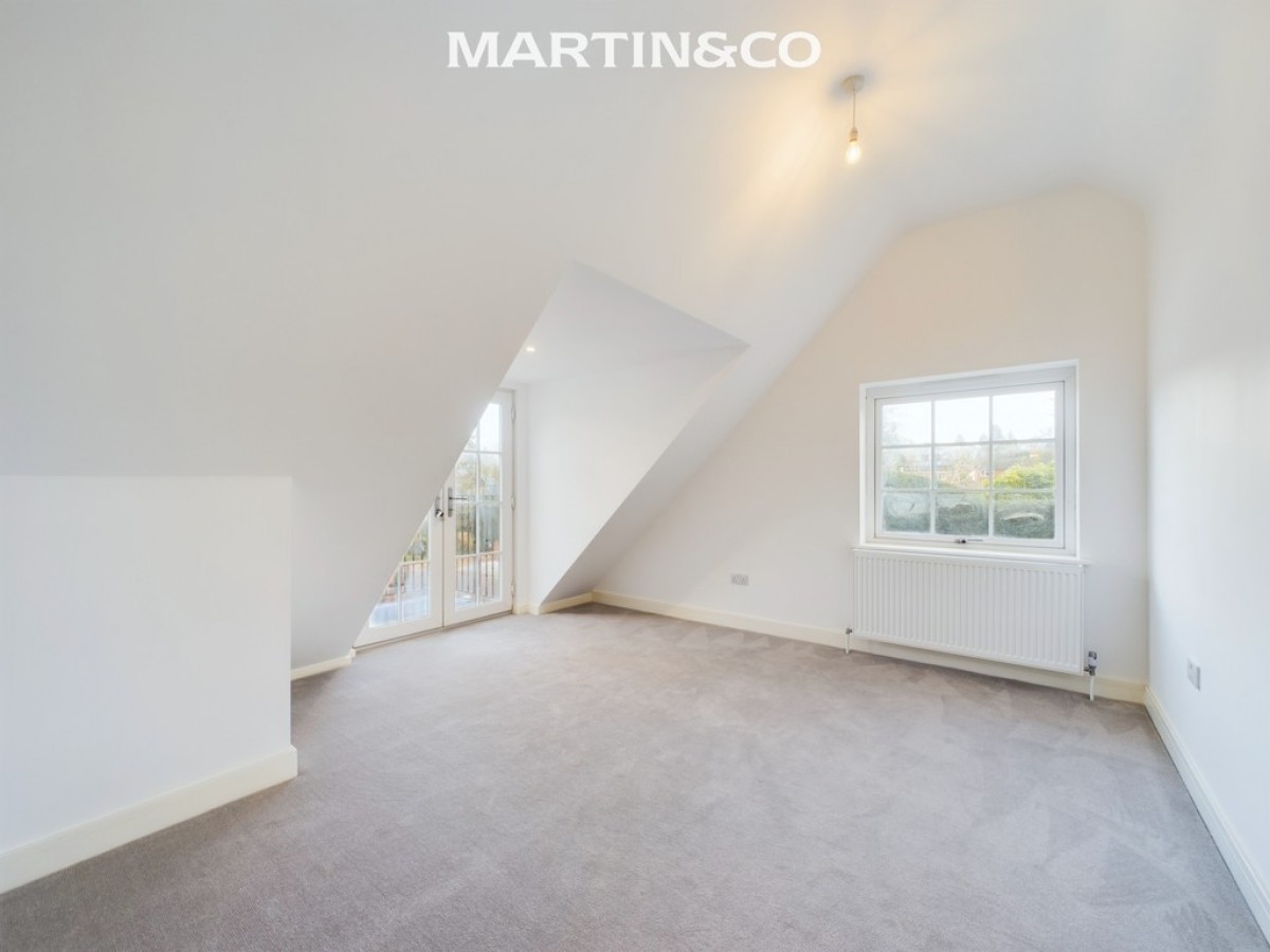 Oakingham Court, 18 Heath Hill Road North