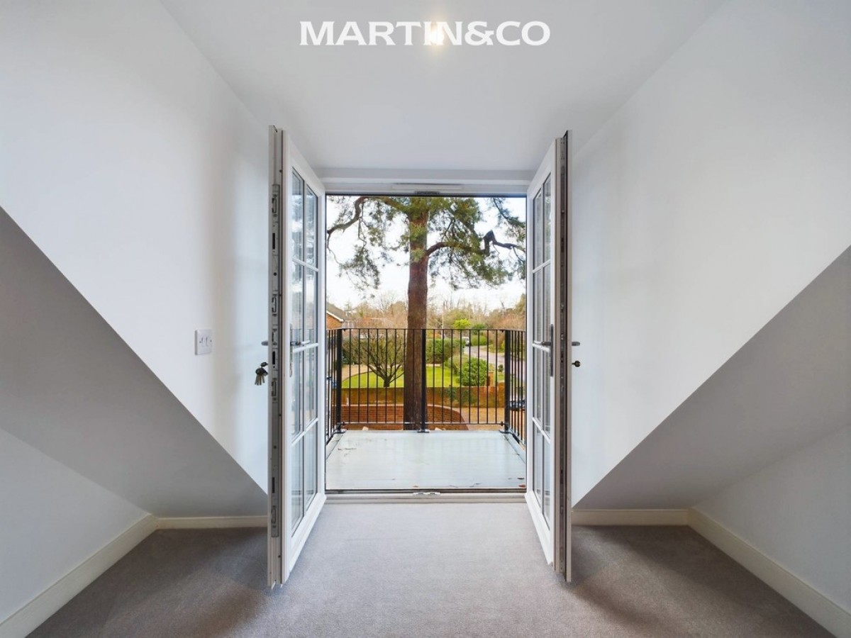 Oakingham Court, 18 Heath Hill Road North