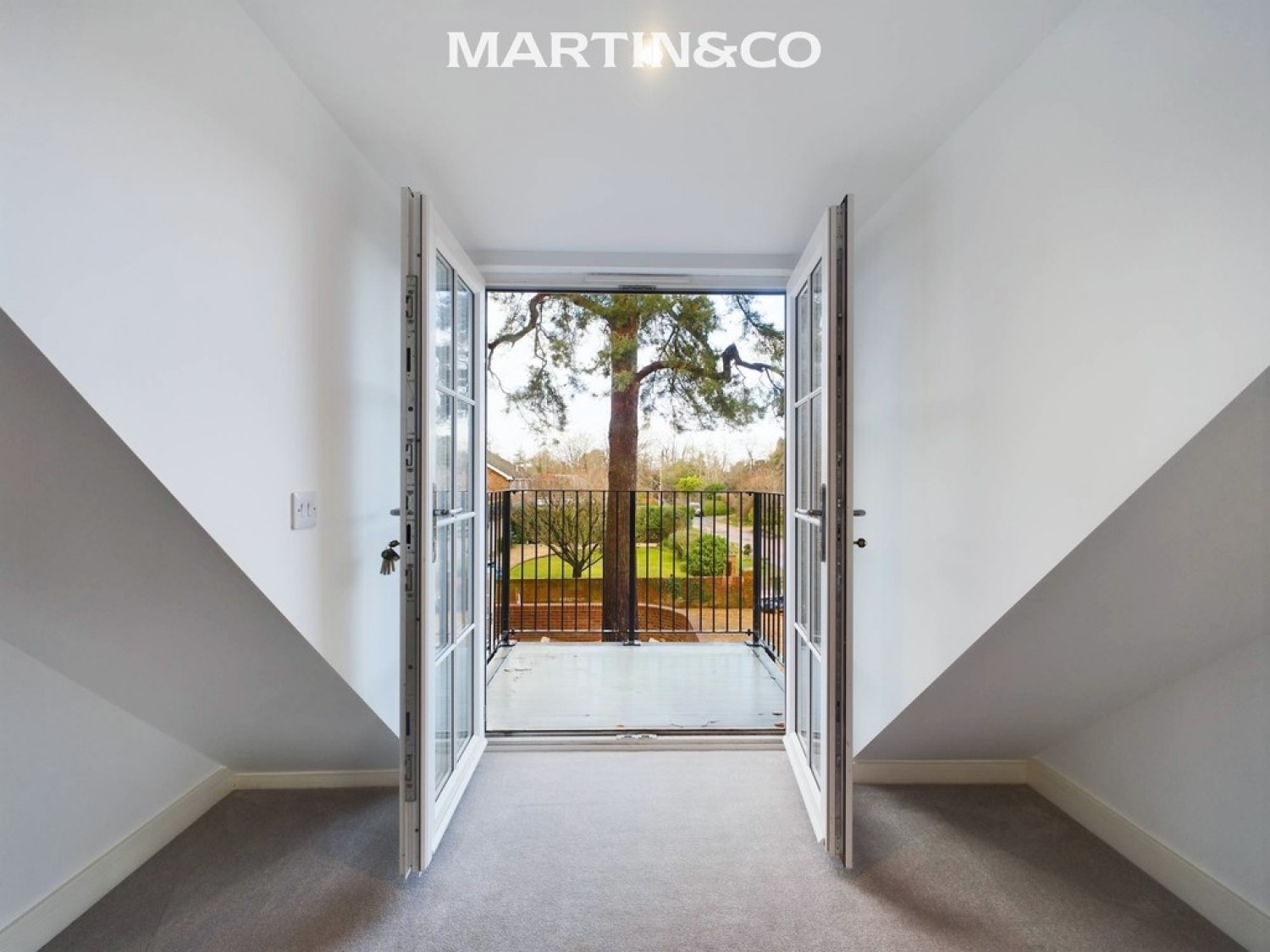 Oakingham Court, 18 Heath Hill Road North