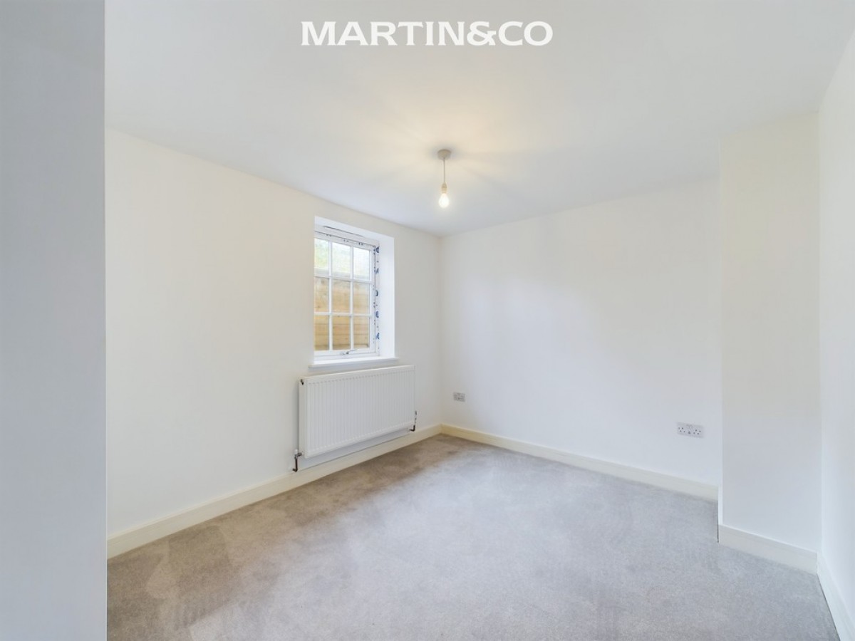 Oakingham Court, 18 Heath Hill Road North