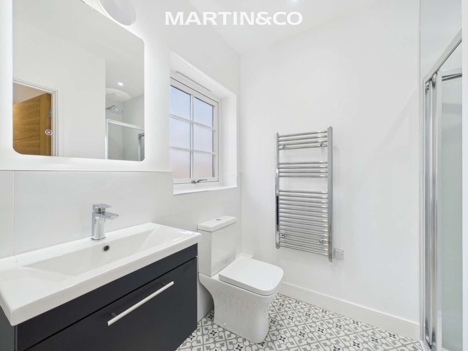 2 bedroom Flat in Oakingham Court, Heath Hill Road North