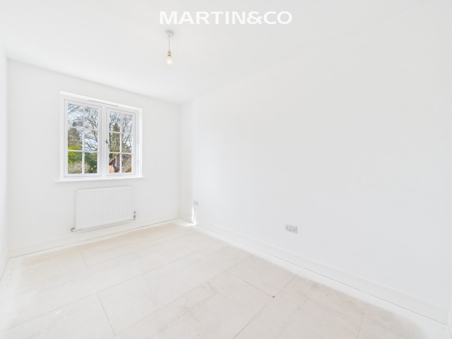 2 bedroom Flat in Oakingham Court, Heath Hill Road North