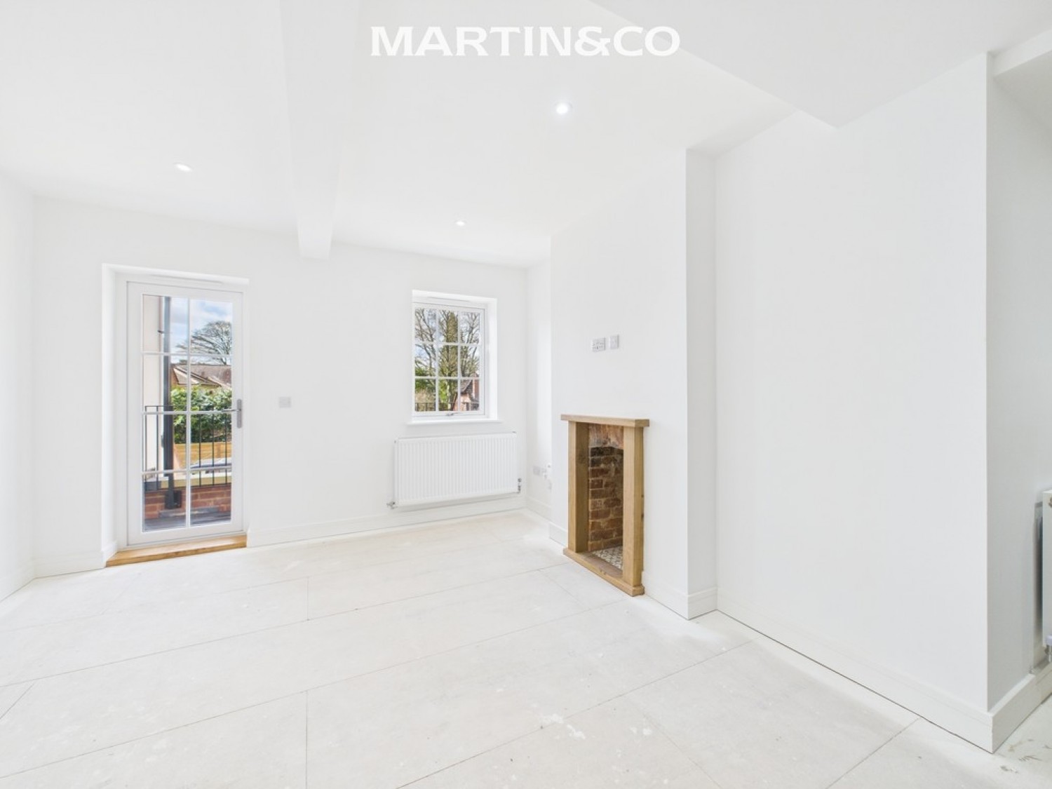 2 bedroom Flat in Oakingham Court, Heath Hill Road North