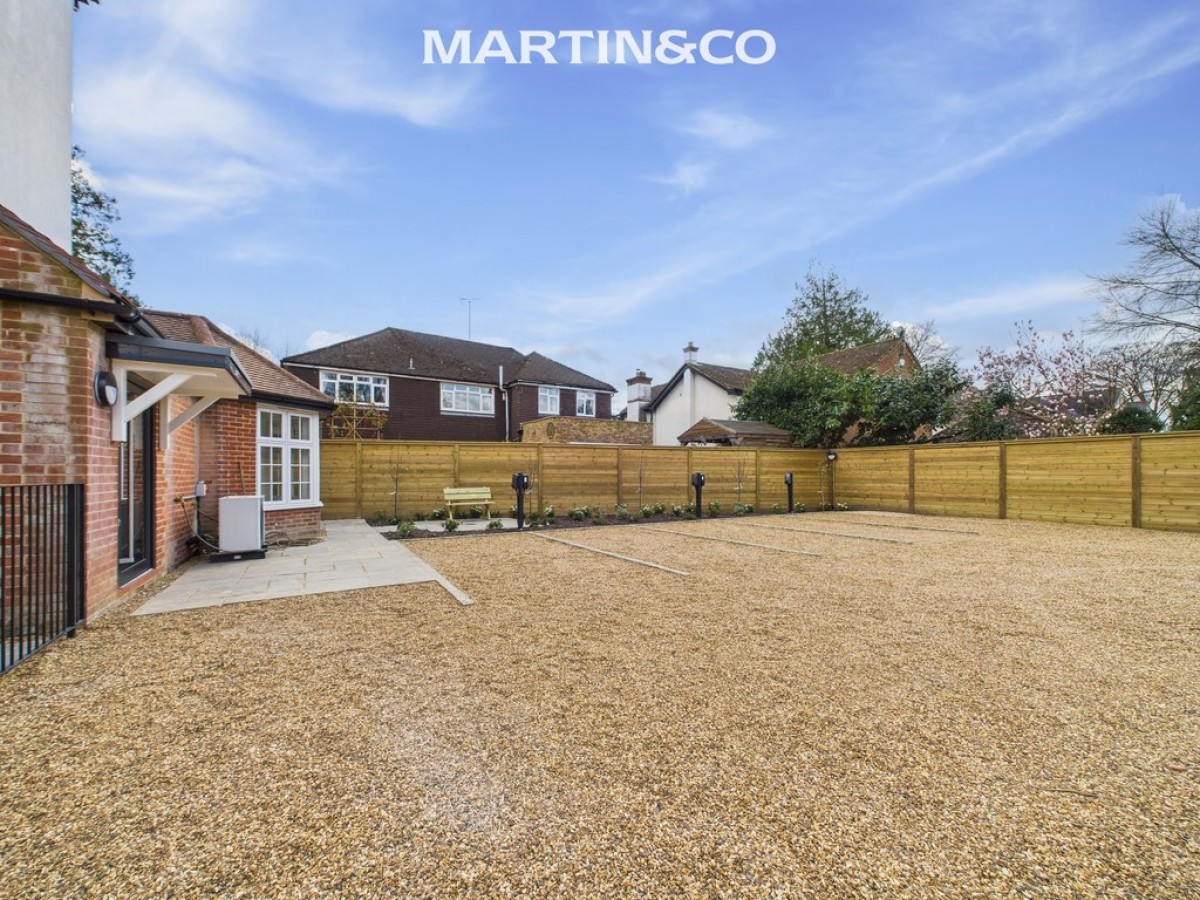 Oakingham Court, Heath Hill Road North