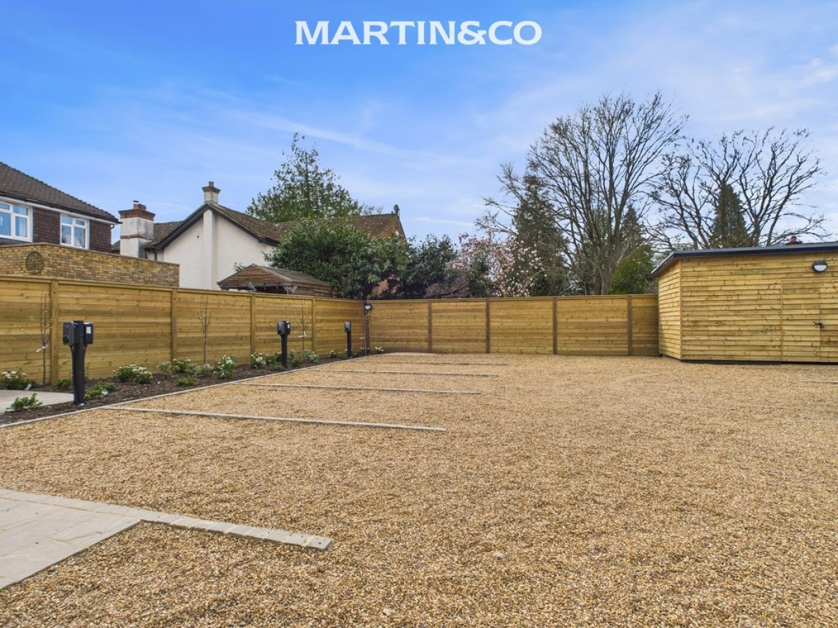 Oakingham Court, Heath Hill Road North