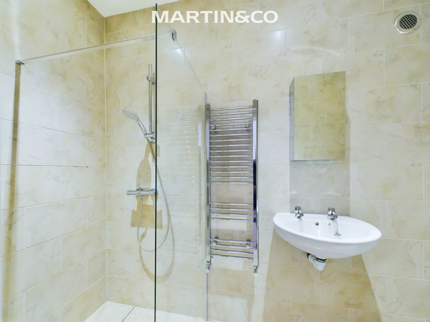 1 bedroom Flat for Letting Pinewood Avenue