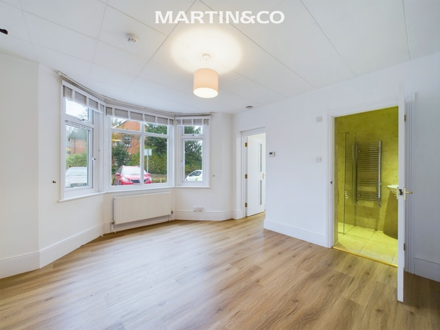 1 bedroom Flat for Letting Pinewood Avenue