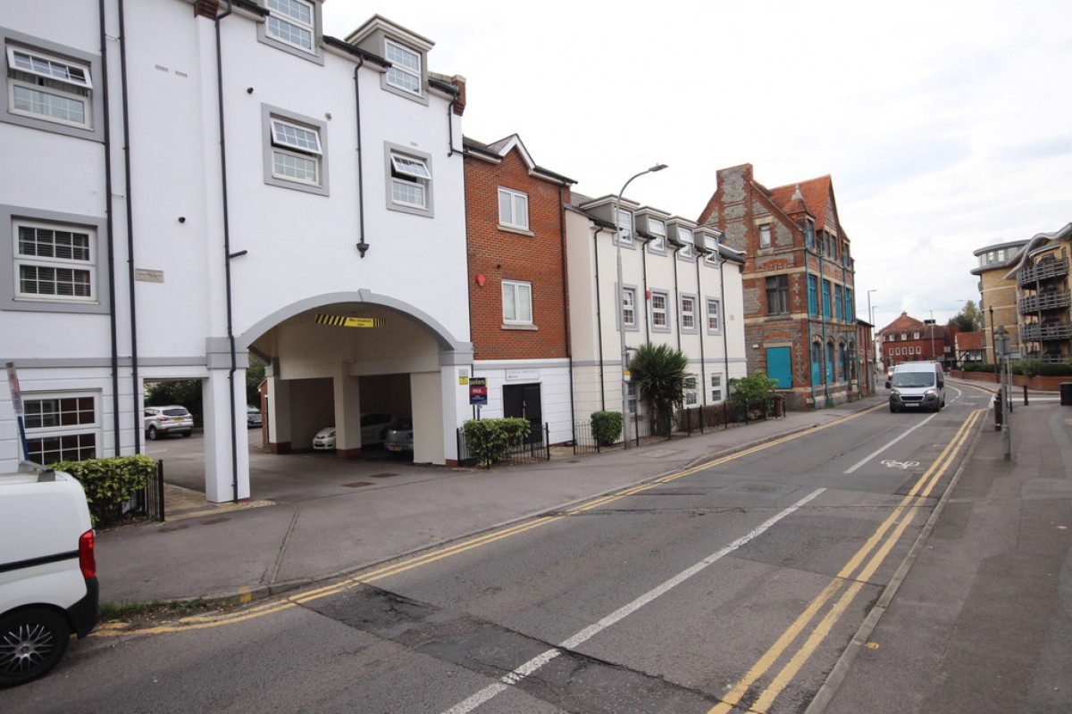 Silver Street, Reading