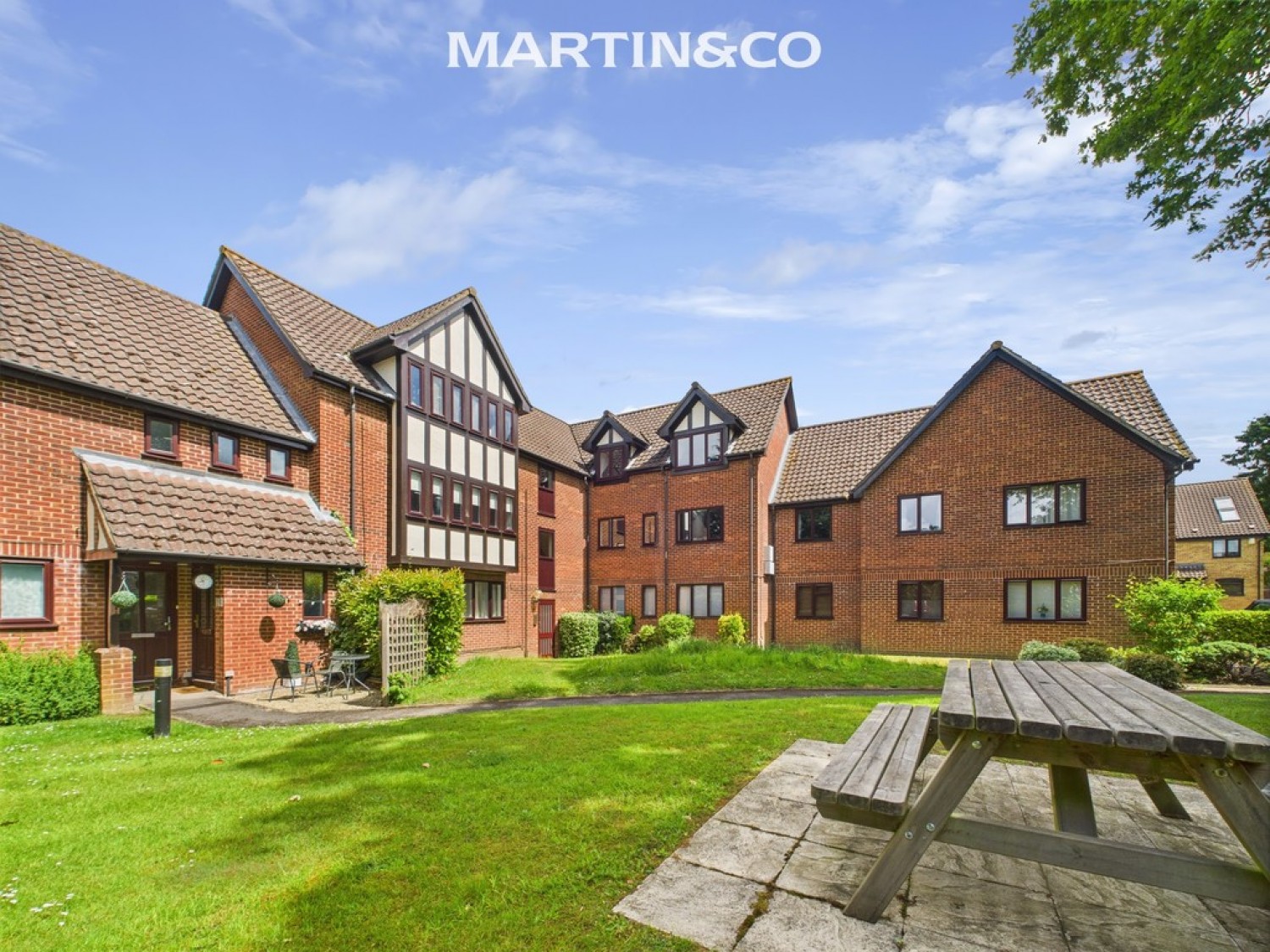 Wyvern Close, Bracknell