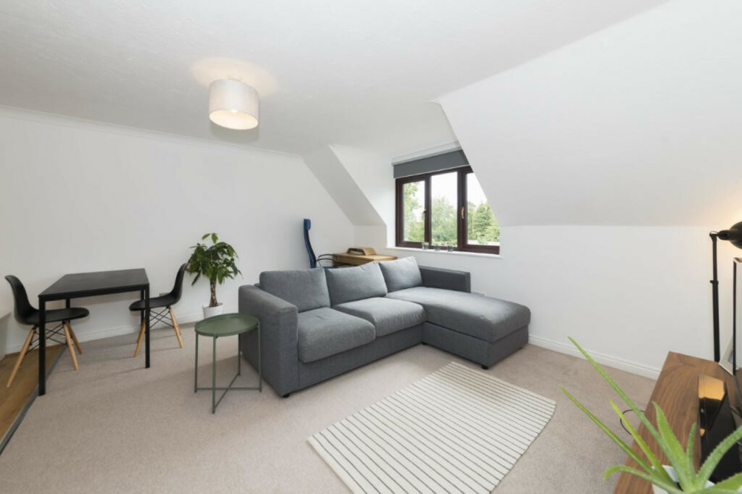 Wyvern Close, Bracknell