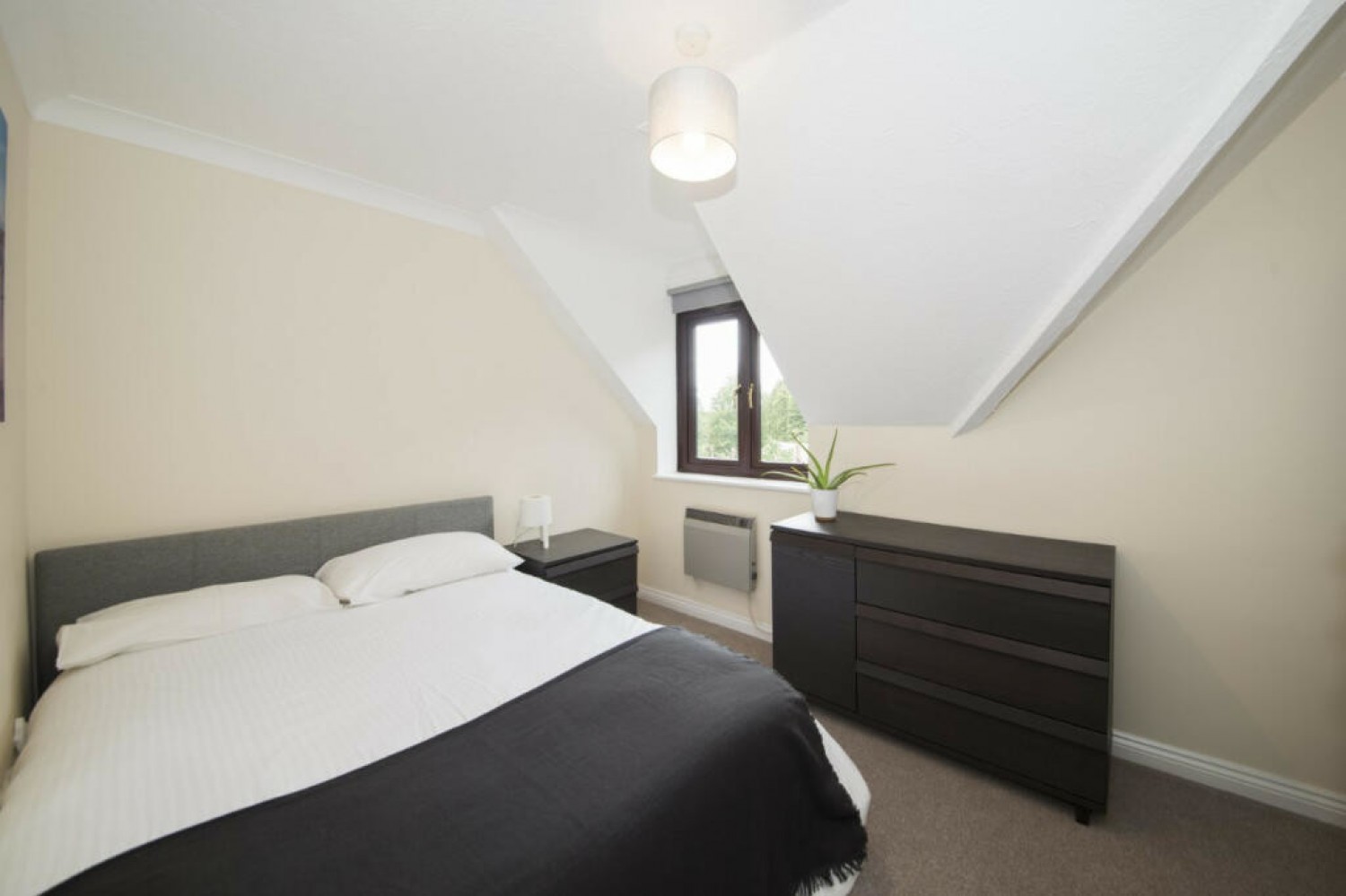 Wyvern Close, Bracknell