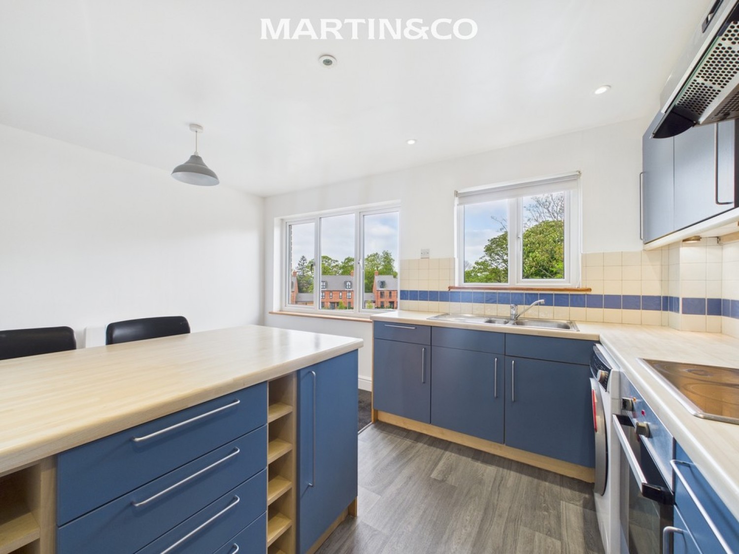 2 bedroom Flat for Sale Ellison Way, Wokingham