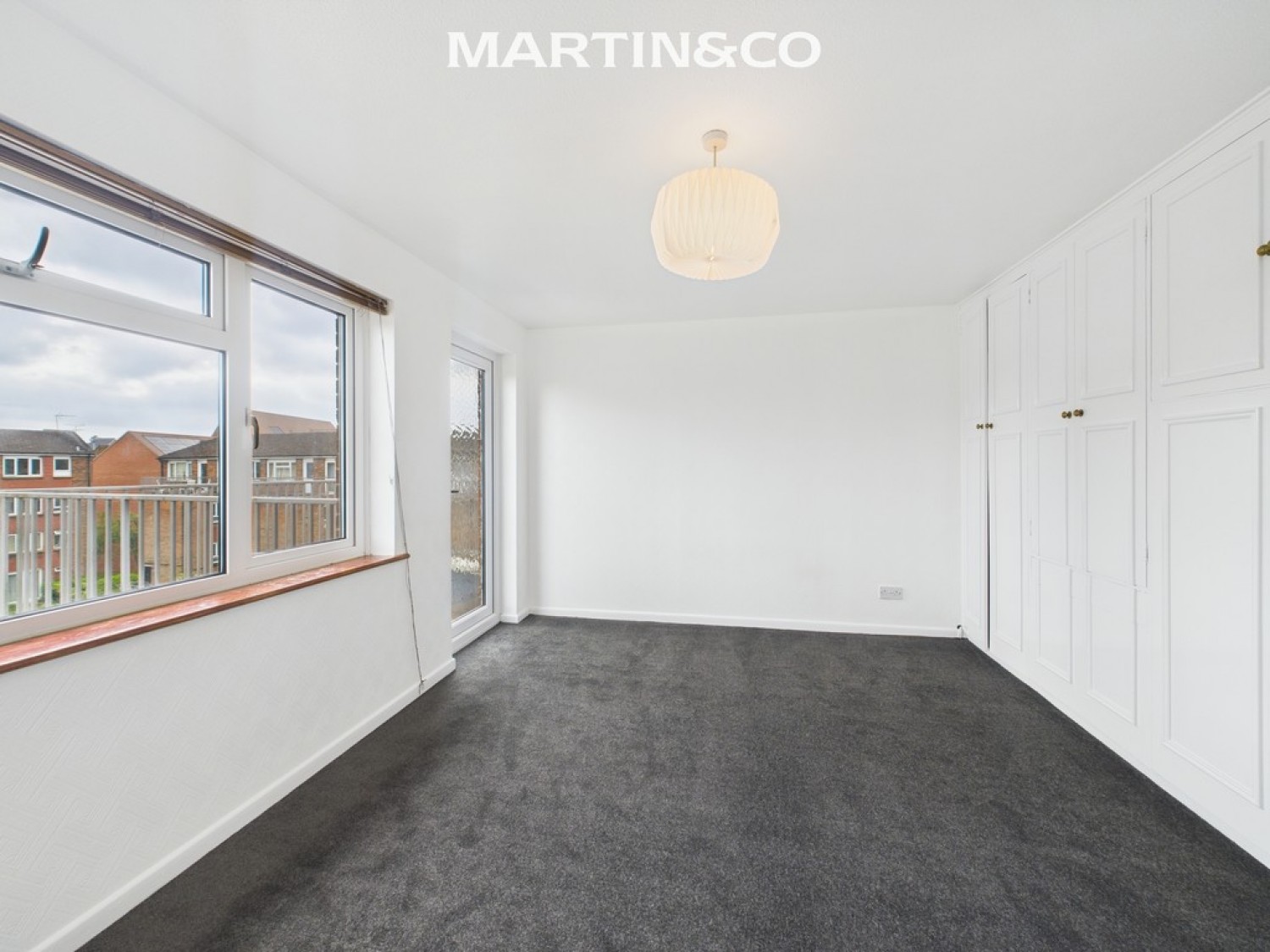 2 bedroom Flat for Sale Ellison Way, Wokingham