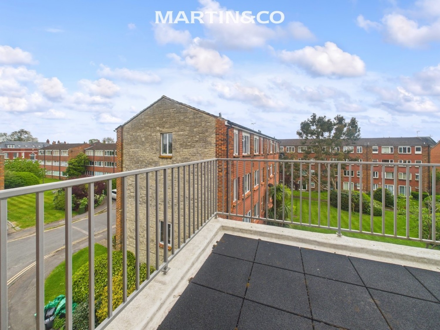 2 bedroom Flat for Sale Ellison Way, Wokingham