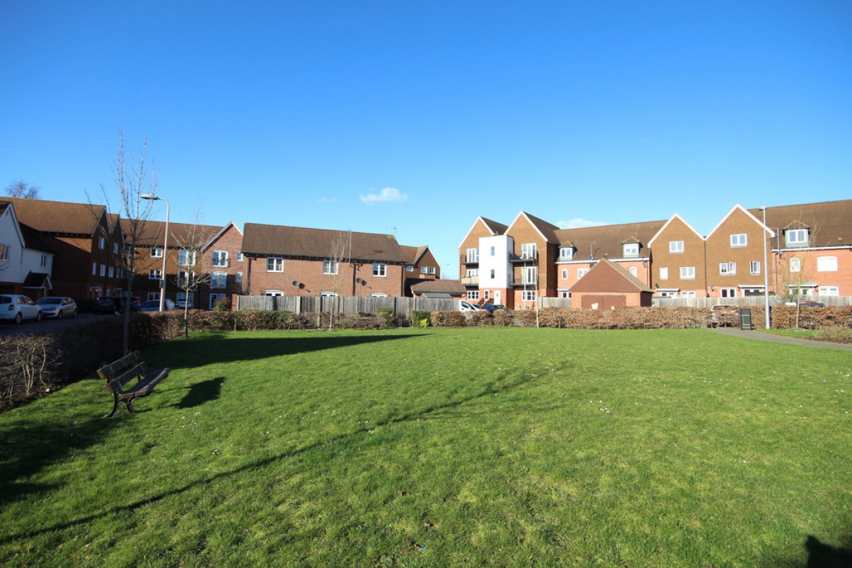 Outfield Crescent, Wokingham