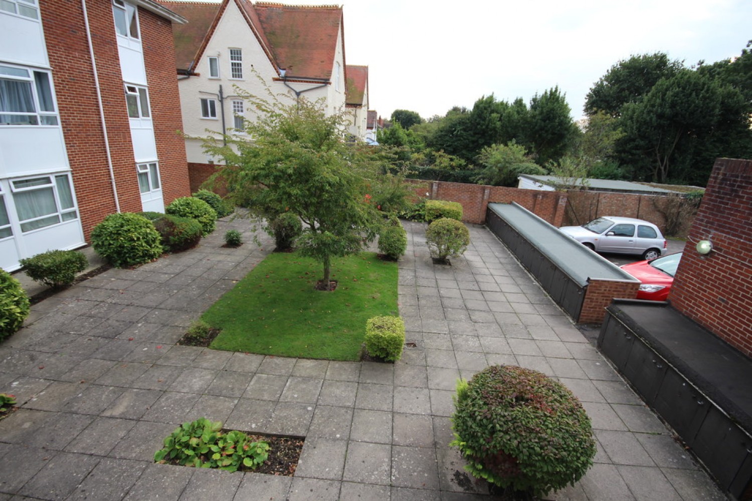 2 bedroom Flat for Auction Grainford Court, Crescent Road, Wokingham