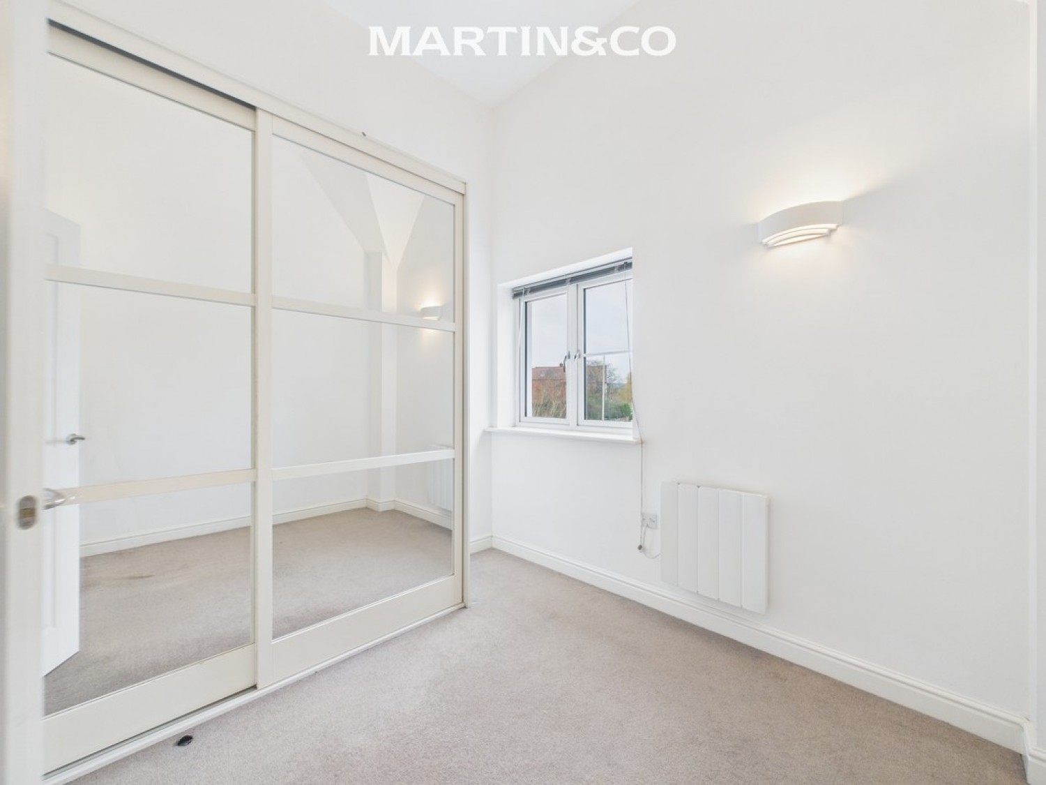 2 bedroom Flat in Outfield Crescent, Wokingham