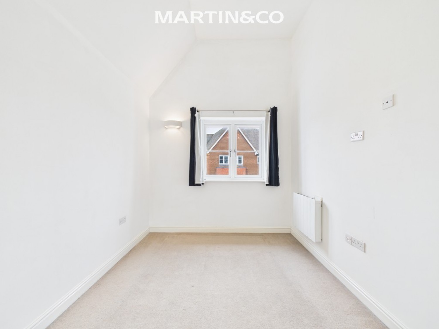 2 bedroom Flat in Outfield Crescent, Wokingham