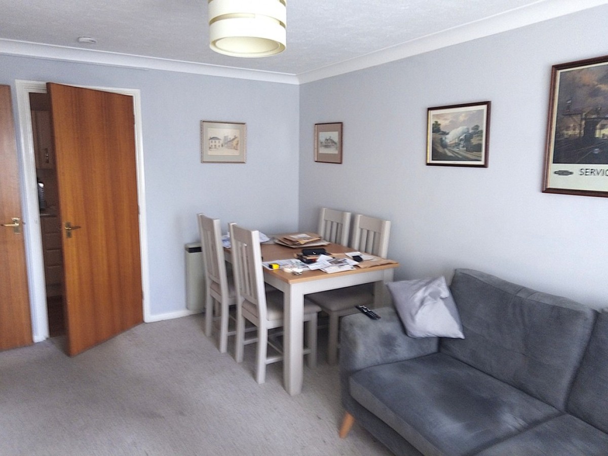 Willow Court, Reading Road