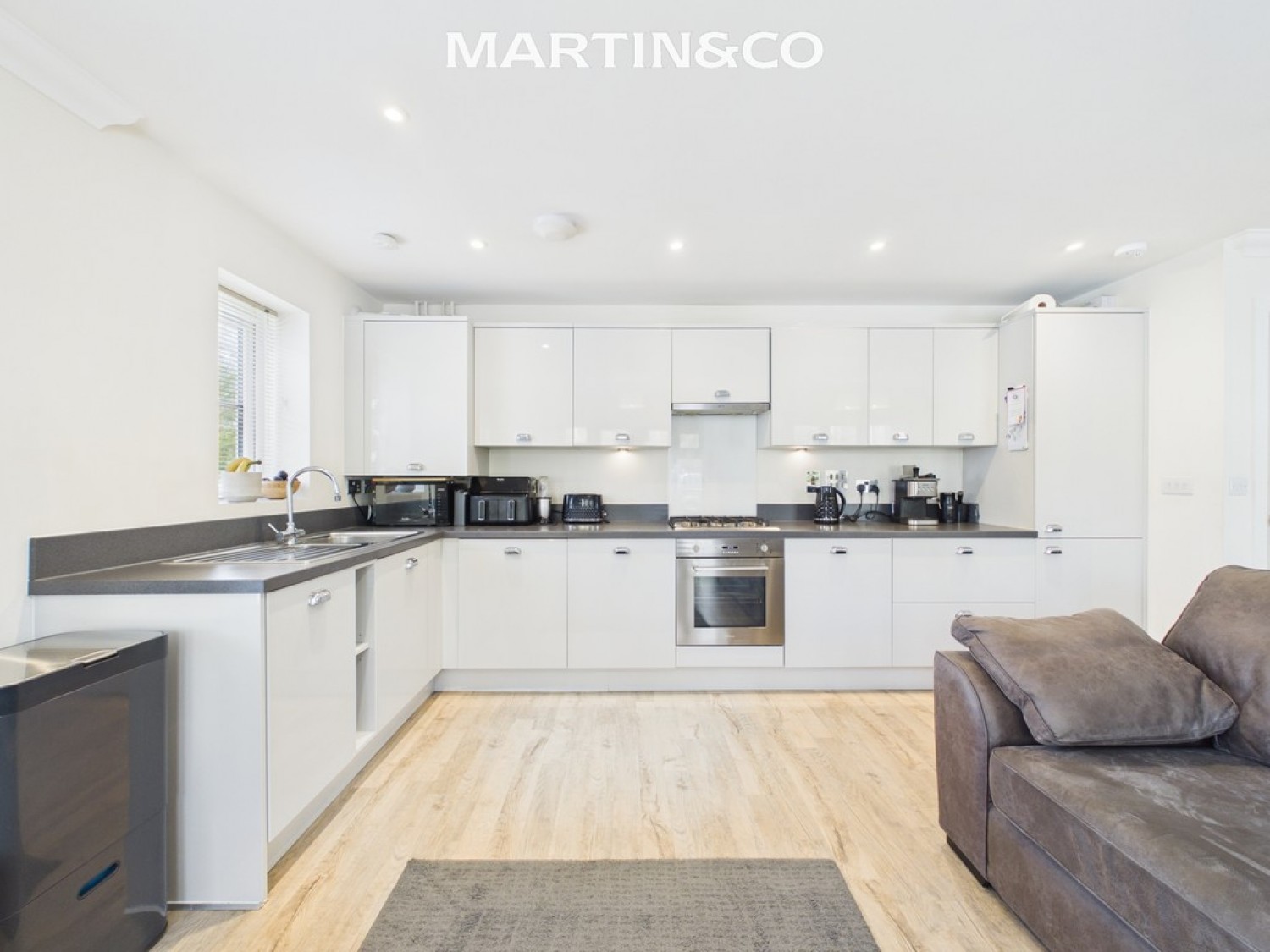 2 bedroom Flat for Sale Brooms Court, Crowthorne