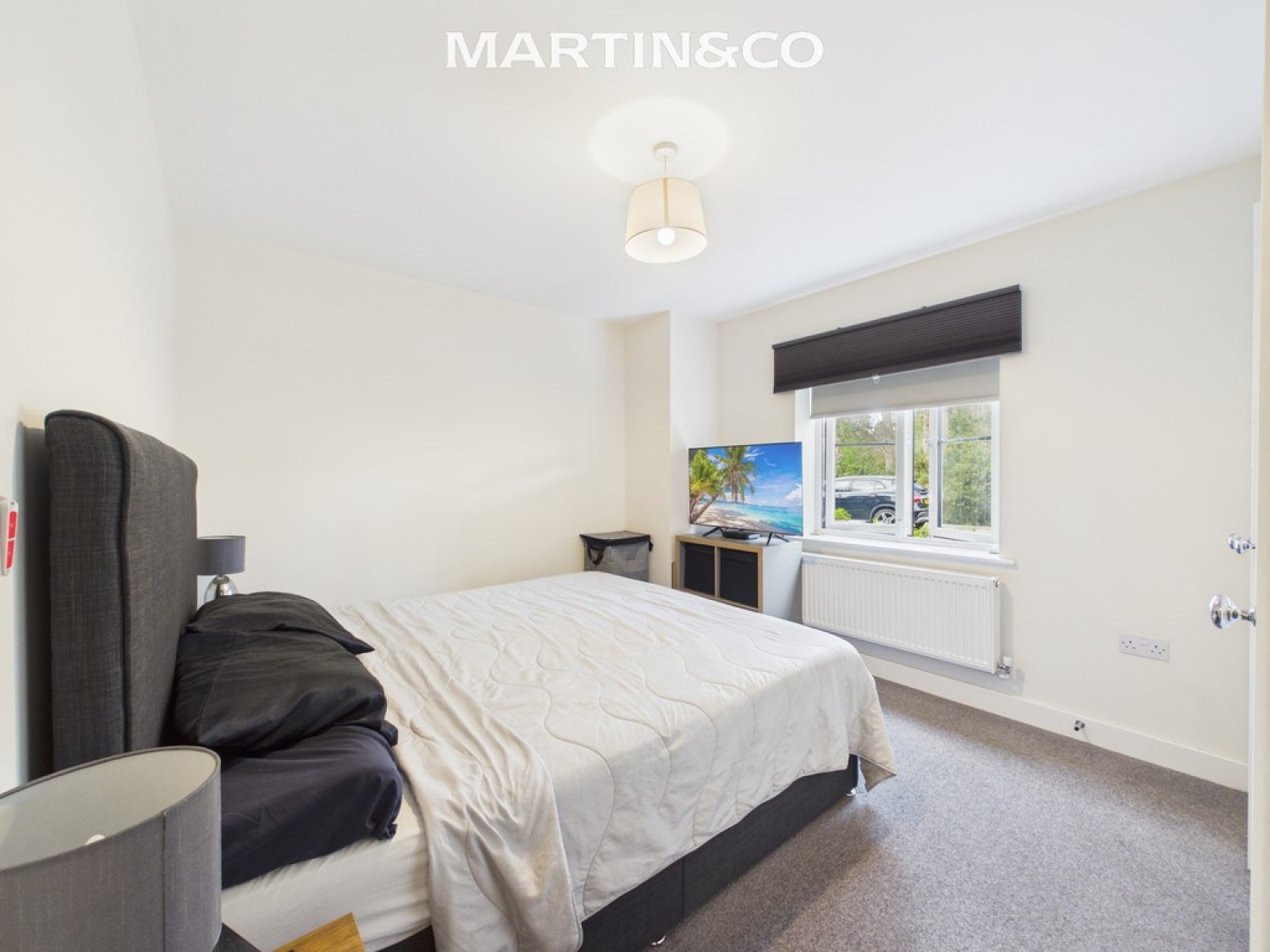 2 bedroom Flat for Sale Brooms Court, Crowthorne