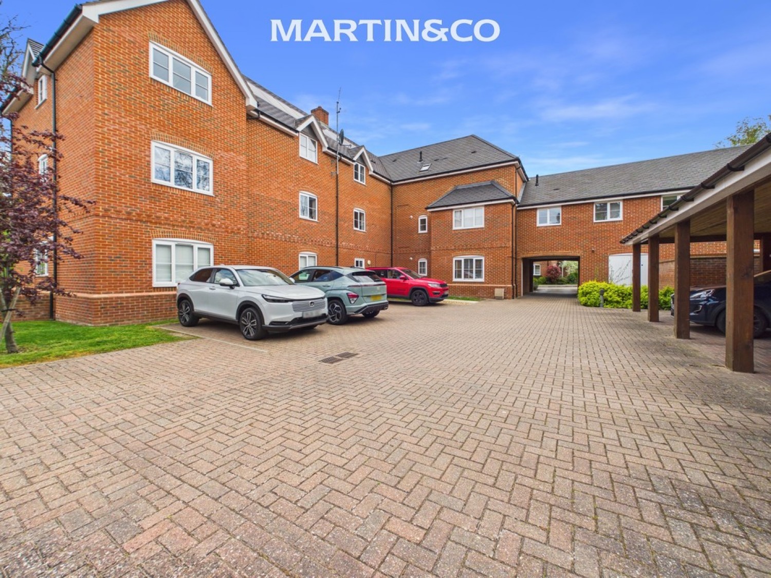 2 bedroom Flat for Sale Brooms Court, Crowthorne