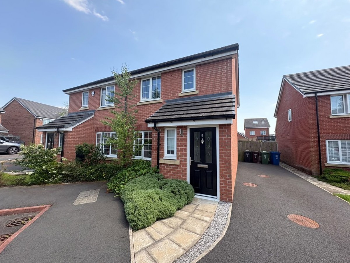3 Lea Green Close