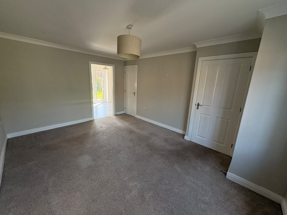 3 Lea Green Close