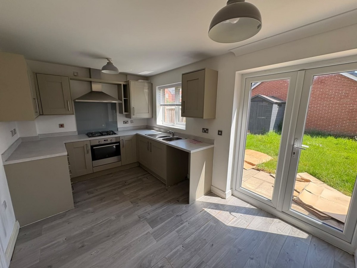 3 Lea Green Close
