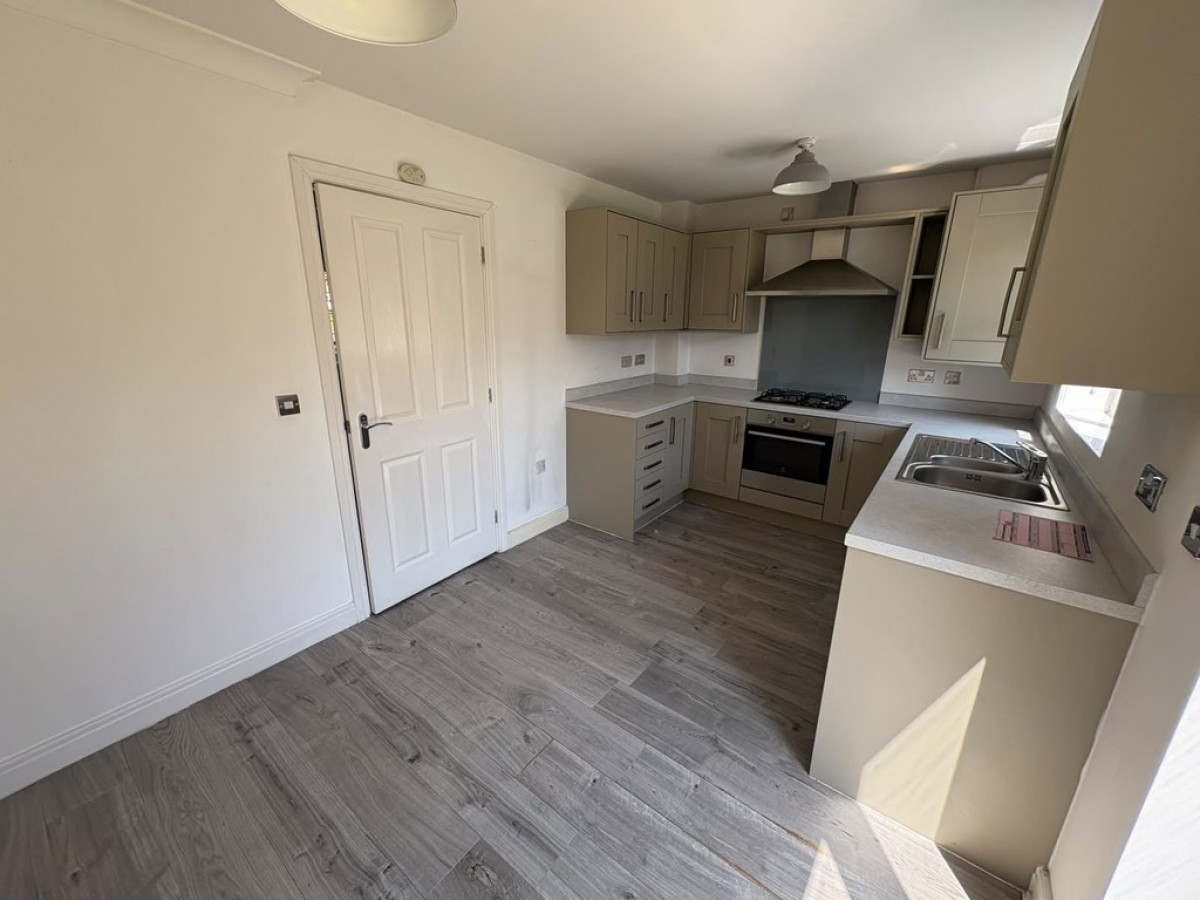 3 Lea Green Close