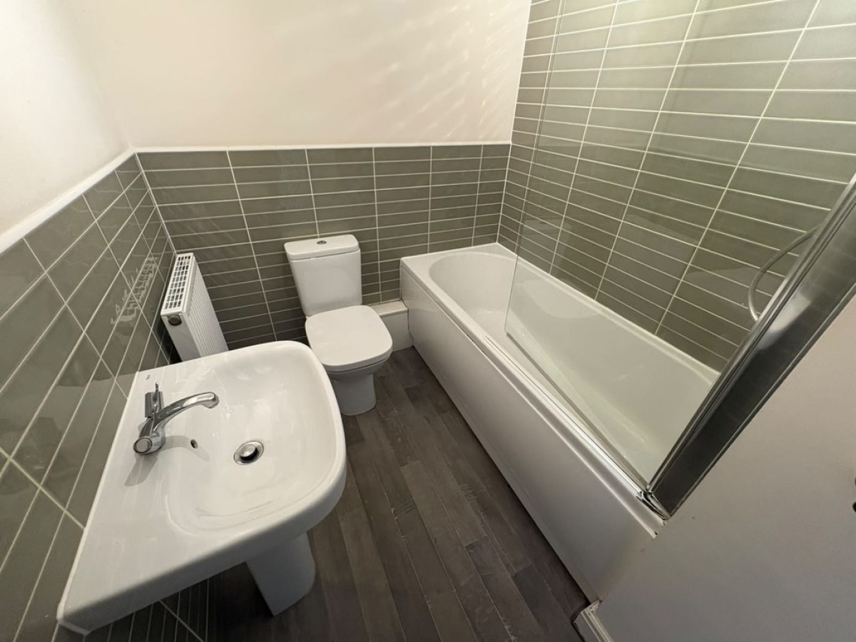 3 Lea Green Close