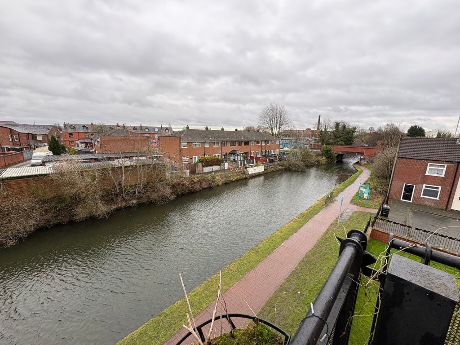 2 bedroom Flat for Sale Pendle Court, Leigh