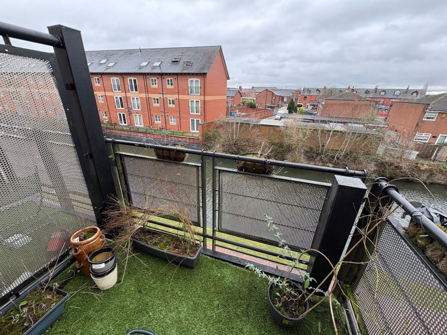 2 bedroom Flat for Sale Pendle Court, Leigh