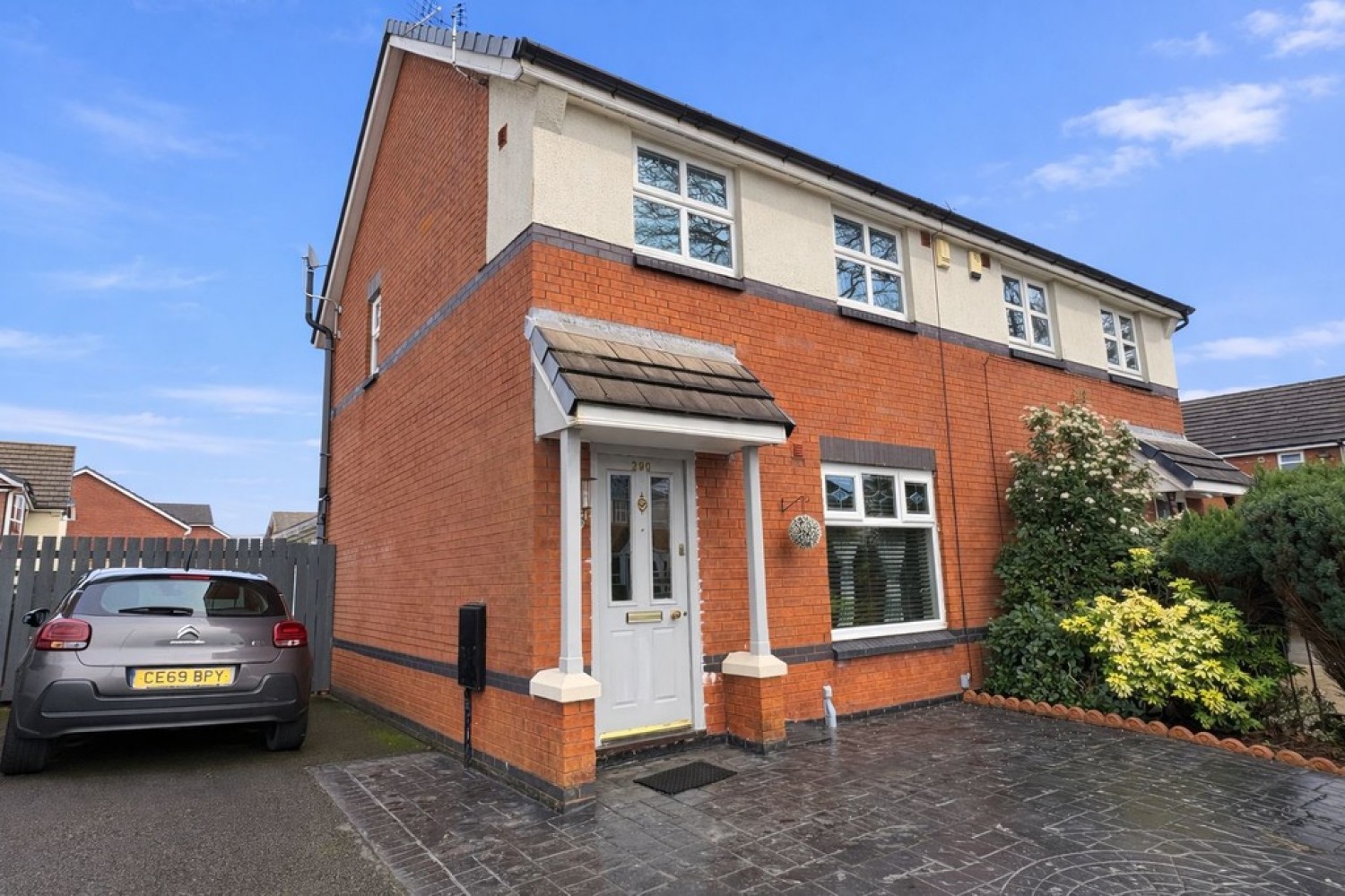 3 bedroom House for Sale Holden Road, Leigh