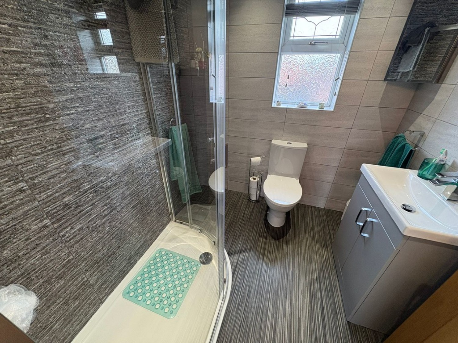 3 bedroom House for Sale Holden Road, Leigh