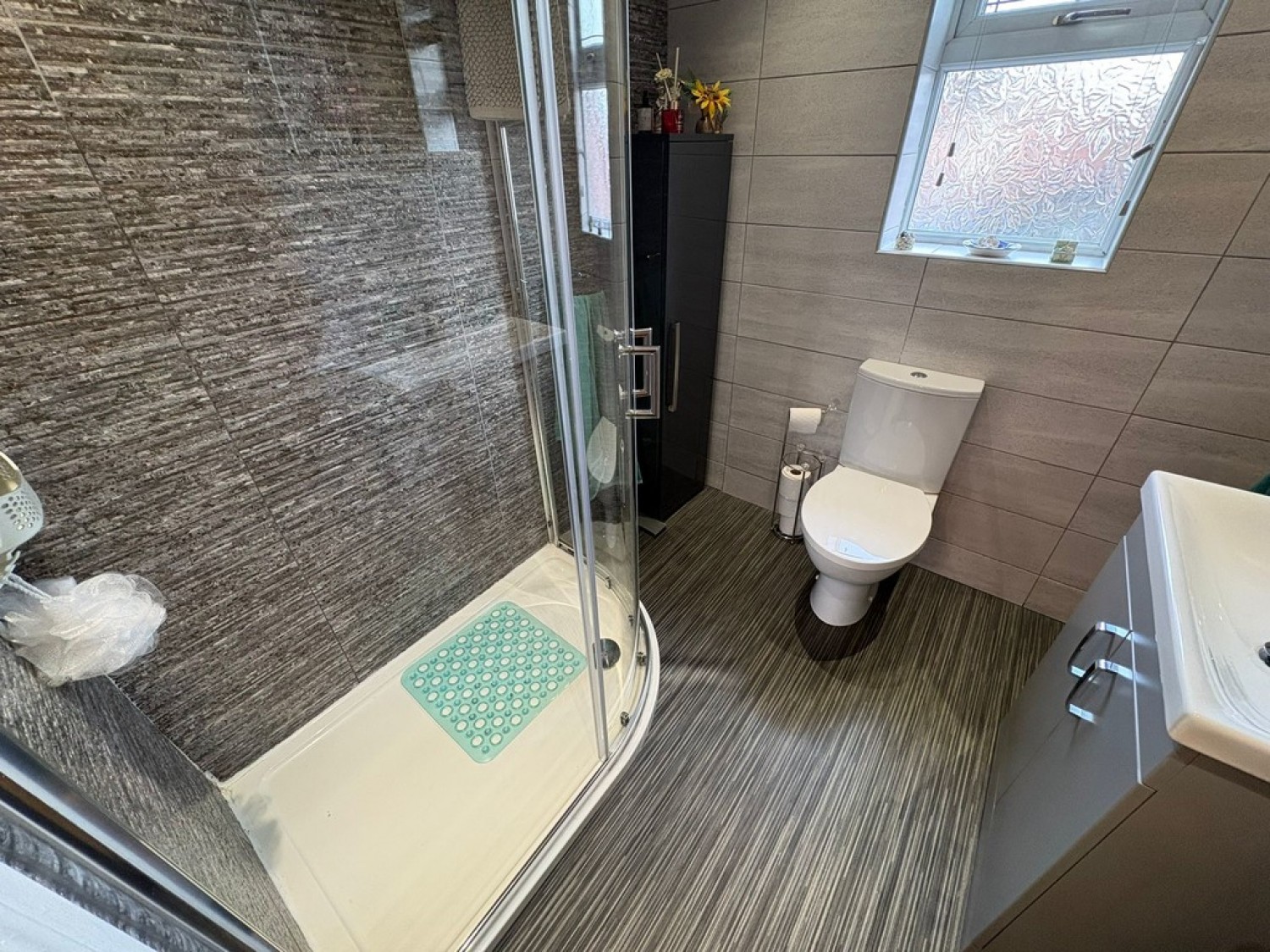 3 bedroom House for Sale Holden Road, Leigh