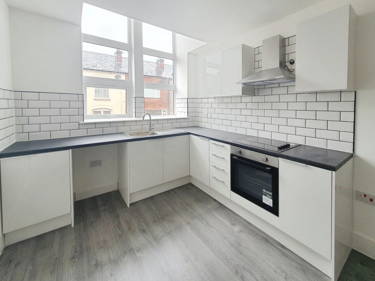 2 bedroom Flat for Letting The Old College, Railway Road, Leigh