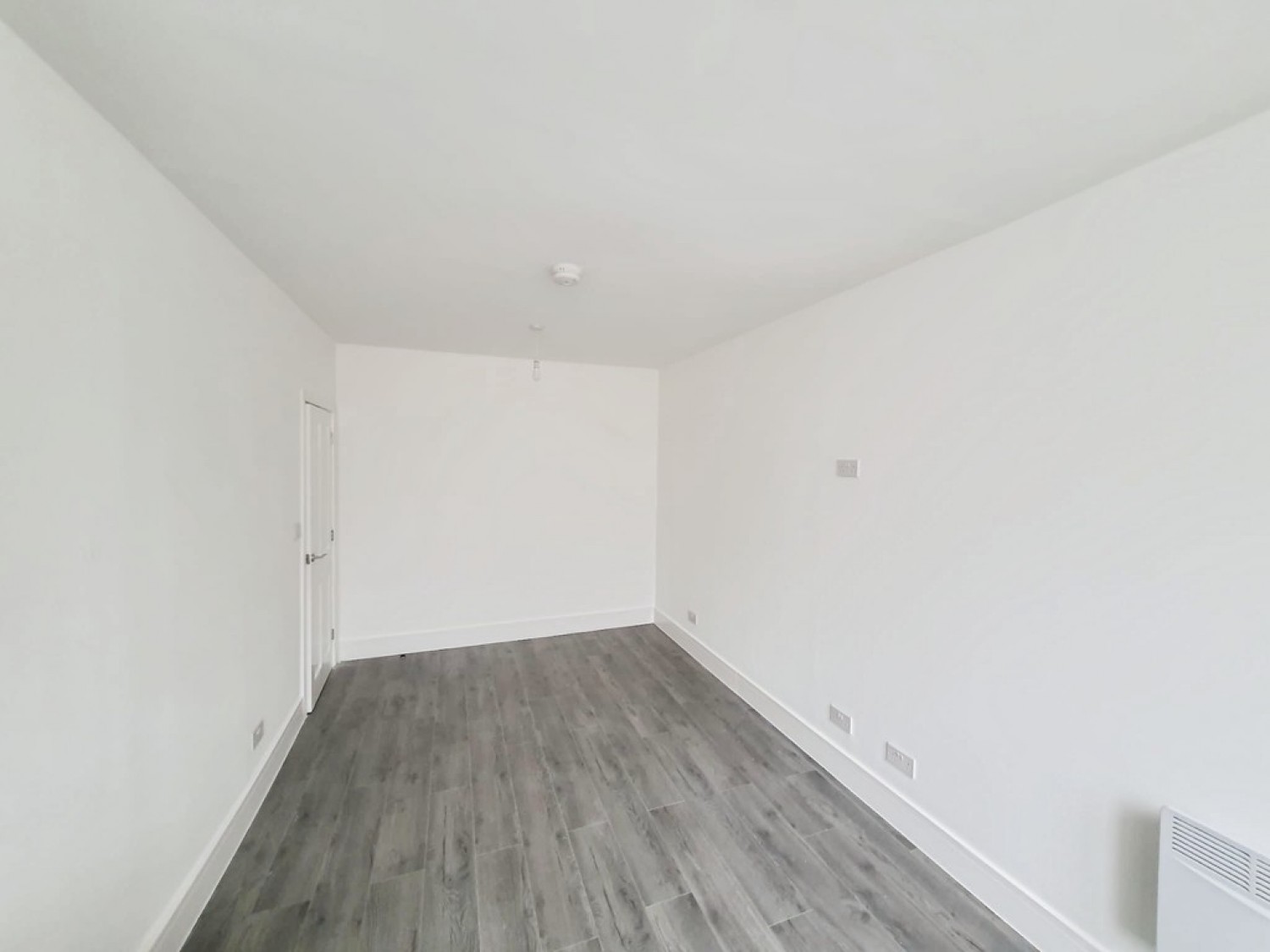 2 bedroom Flat for Letting The Old College, Railway Road, Leigh
