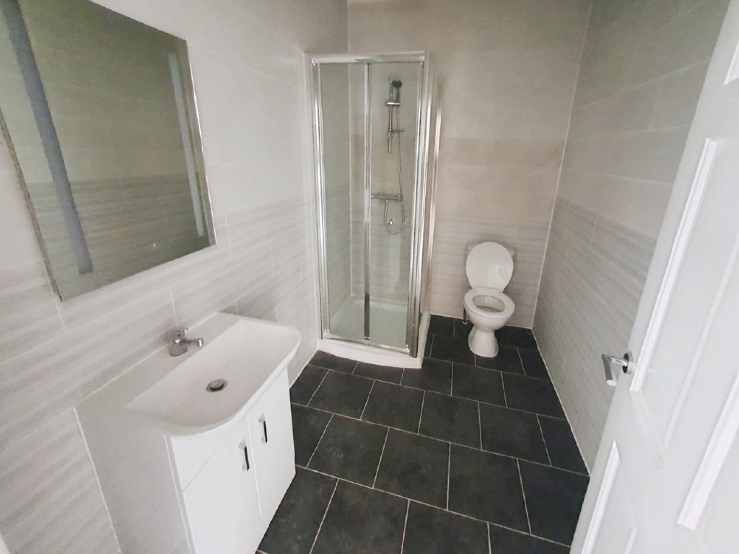 2 bedroom Flat for Letting The Old College, Railway Road, Leigh