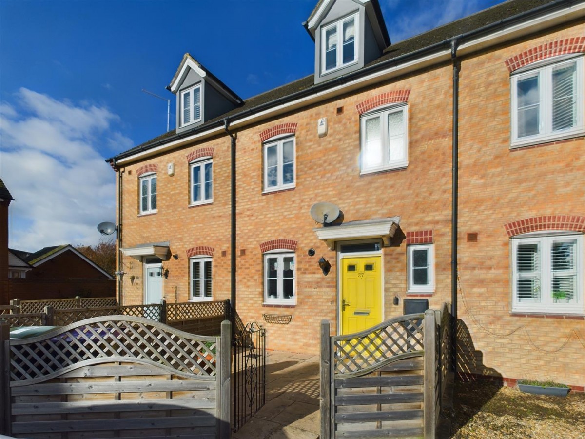 Tall Pines Road, Witham St. Hughs