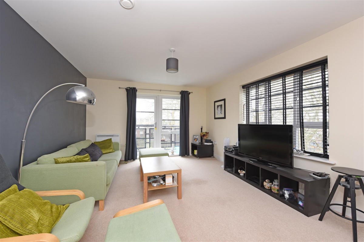 Wallis Square, Farnborough