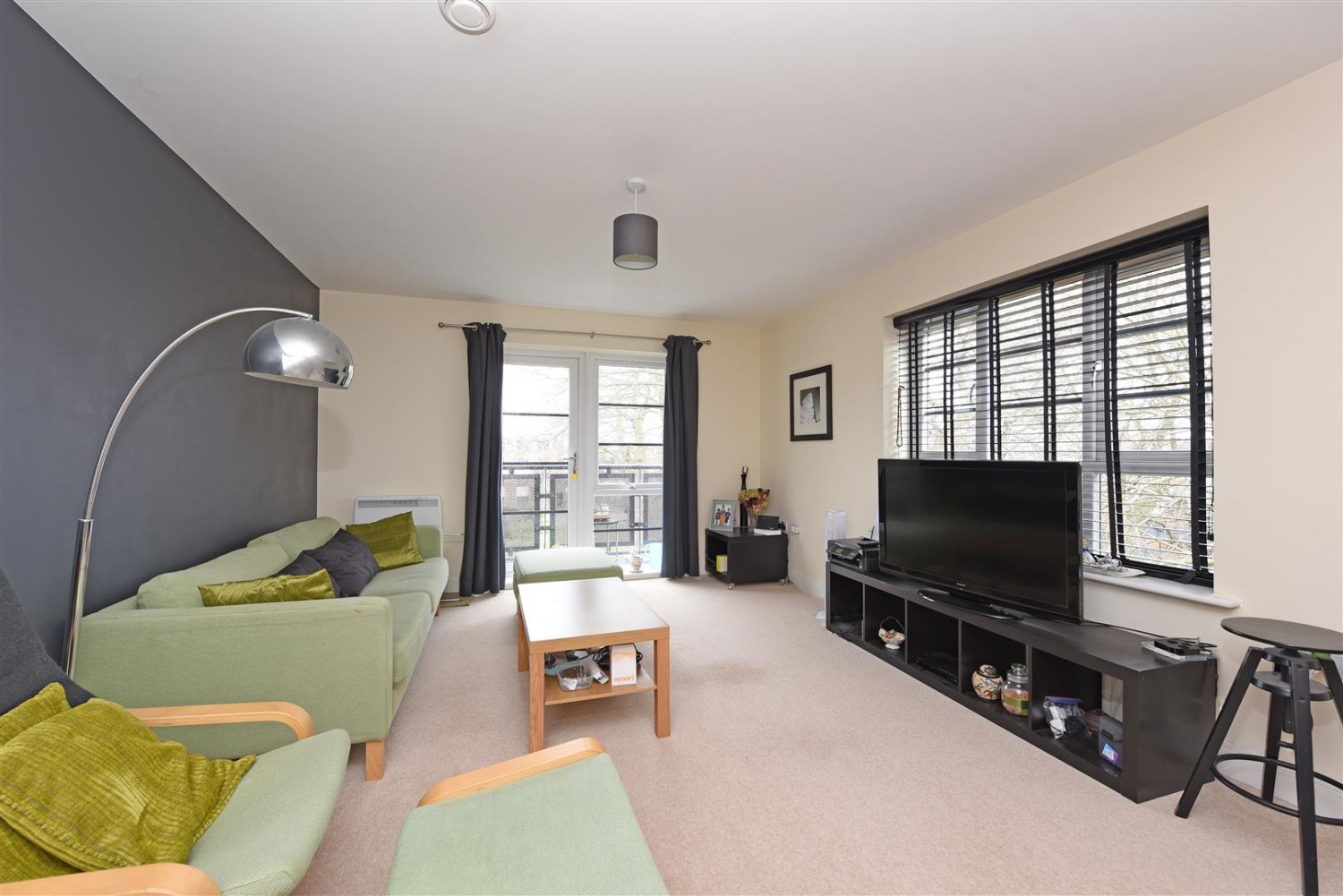 Wallis Square, Farnborough