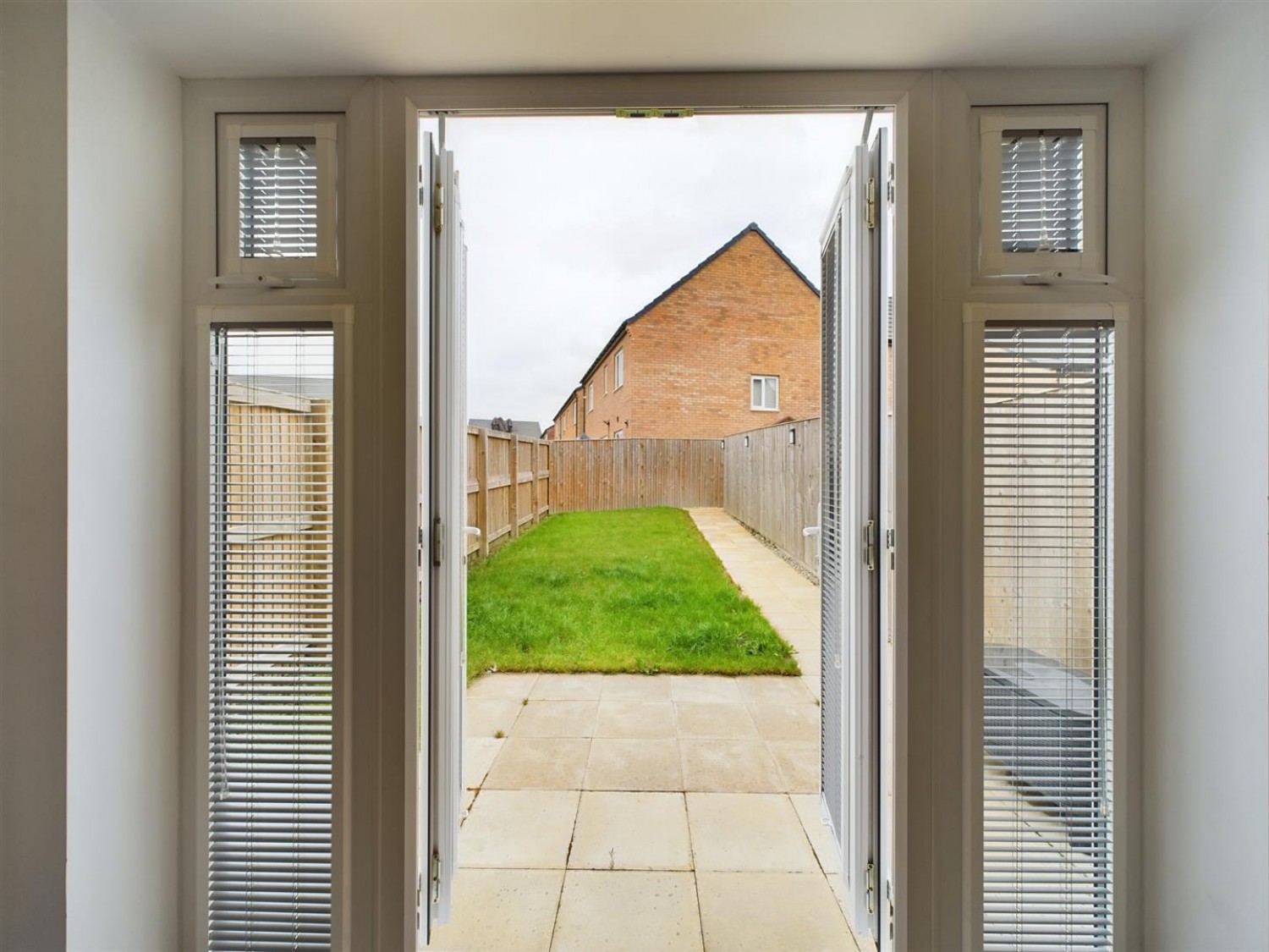 Dixon Mews, Featherstone